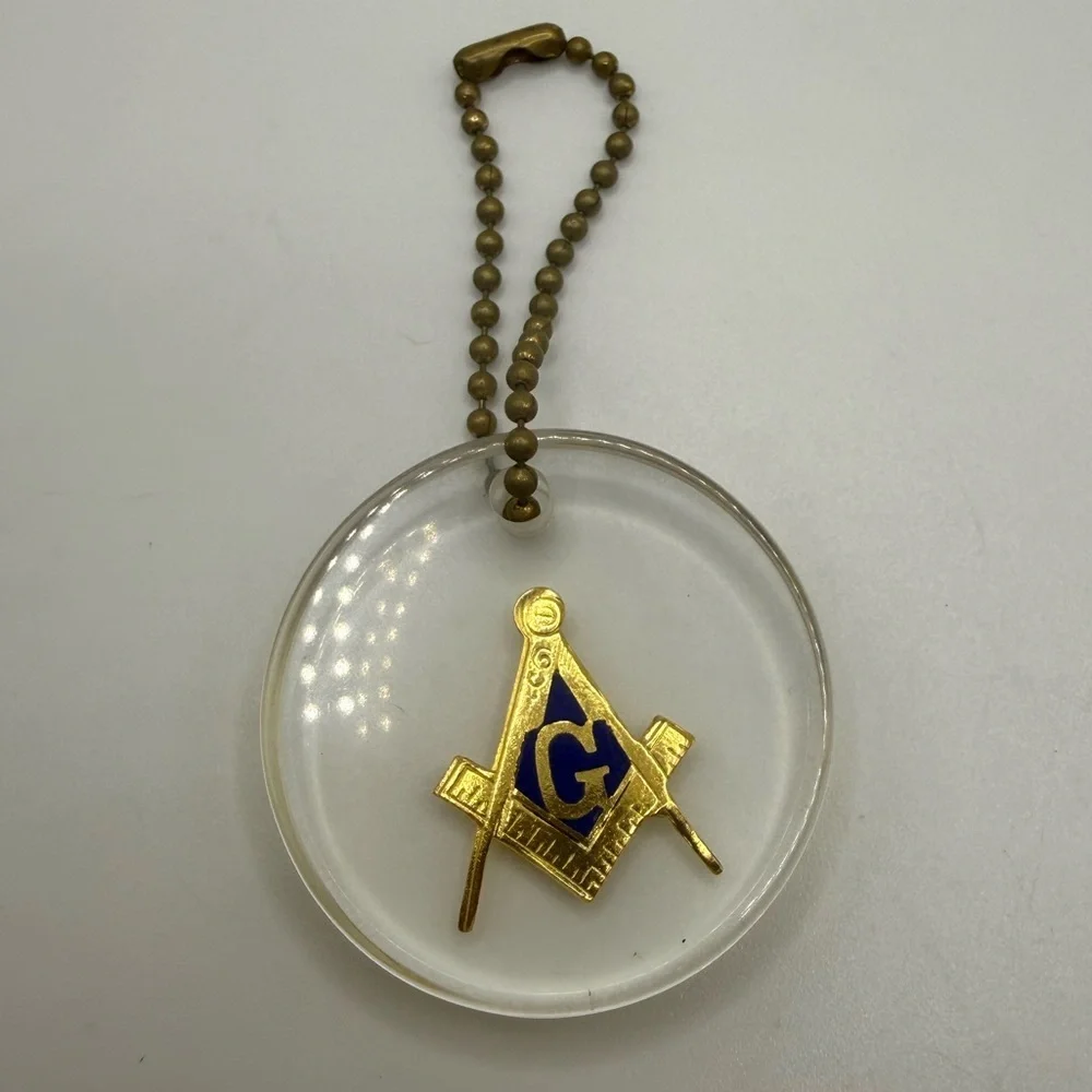 Vintage Masonic Freemasons Lucite Keychain Square & Compasses Emblem